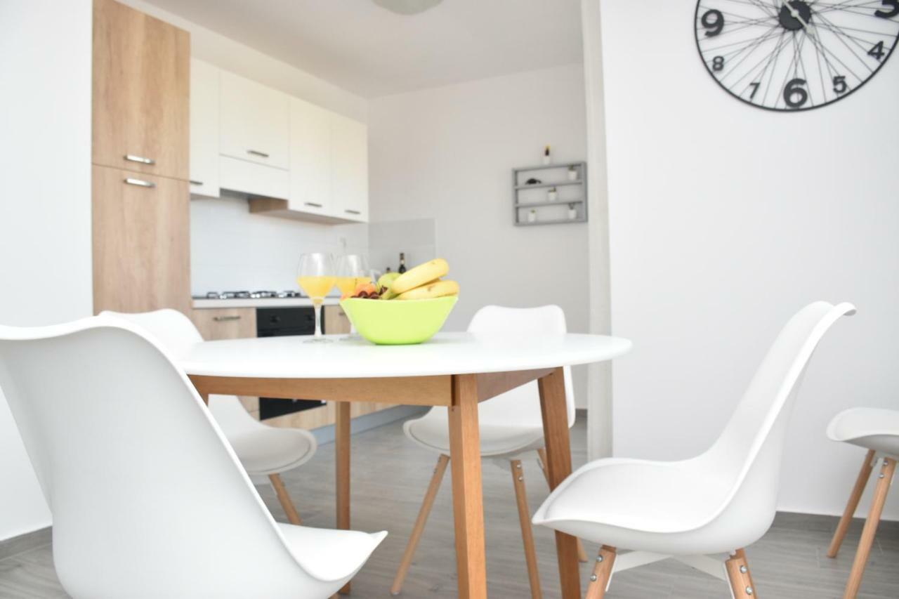 Apartments Mino Ražanac Eksteriør billede