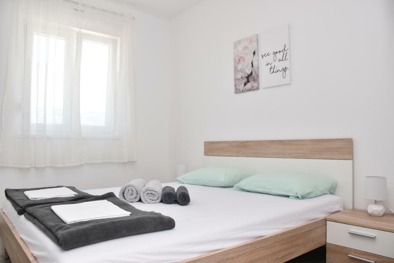 Apartments Mino Ražanac Eksteriør billede