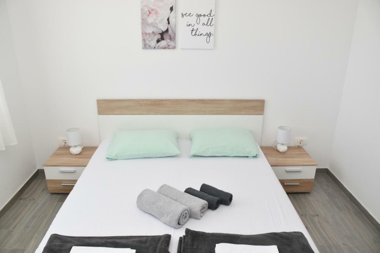 Apartments Mino Ražanac Eksteriør billede